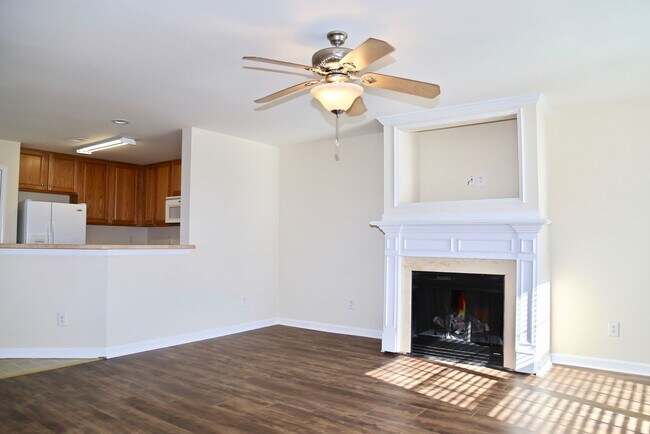 Foto del edificio - 8727 Wandering Creek Way