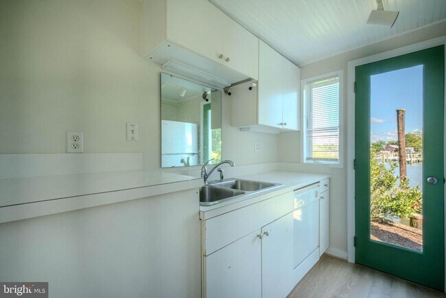 Foto del edificio - 6062 Drum Point Rd