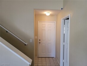 Building Photo - 253 Buckskin St