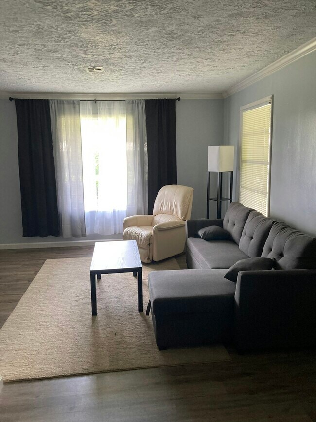 Foto del edificio - 2805 Camellia St
