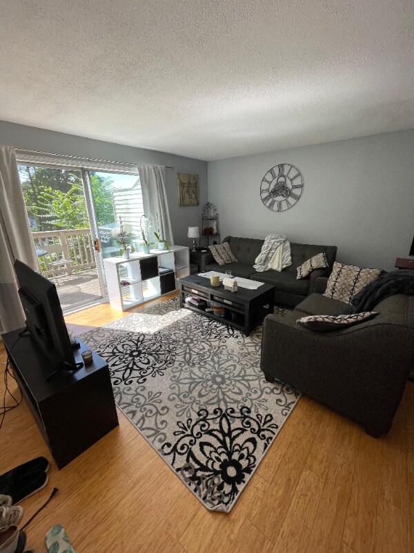 Foto del edificio - 110 Coalpit Hill Rd