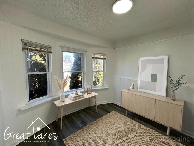 Foto del edificio - Stunning 3 Bedroom 1 Bathroom now available for rent