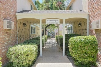 Building Photo - 4800 Williamsburg Ln