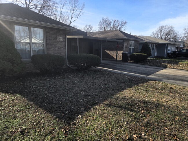 Foto del edificio - 2060 E Belmont St