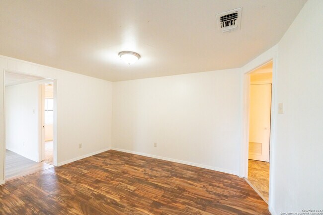 Foto del edificio - 6950 Lark Haven Ln