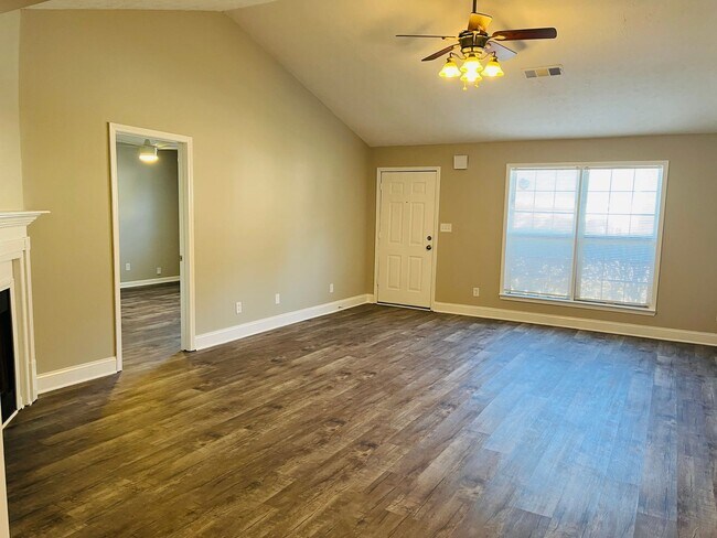 Building Photo - Wow! Spacious, newly renovated 3 bedroom 2 bathroom home in College Park! Must see!!