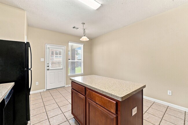 Building Photo - 16726 Vivian Point Ln