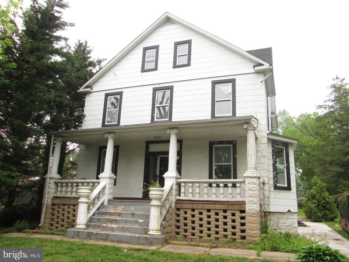Primary Photo - 6009 Marluth Ave