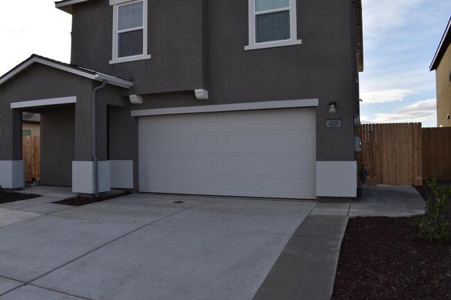 Building Photo - 4523 Iris Ct