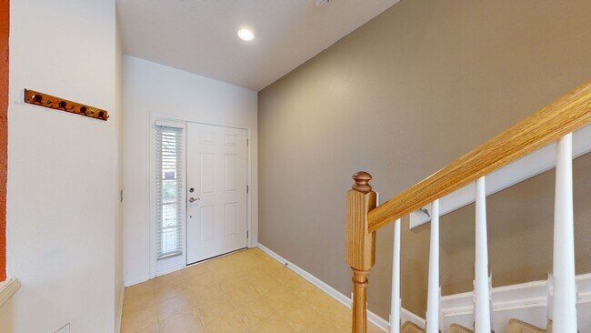 Building Photo - Spacious townhome for rent in Campfield!