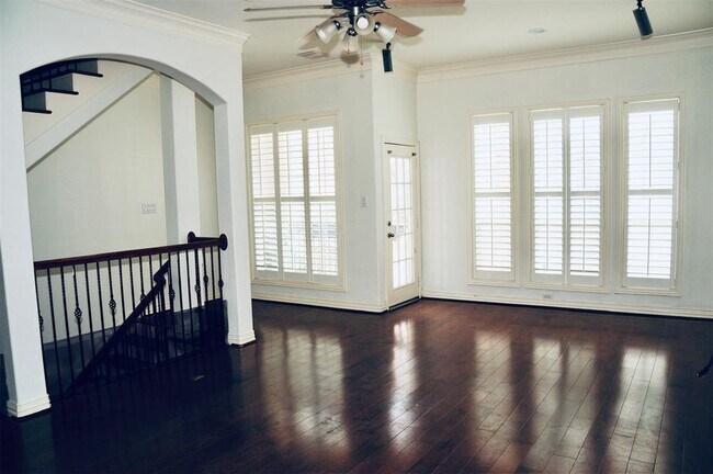 Building Photo - 7115 Laguna Villas