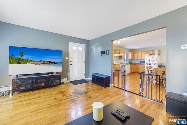 Photo - 260 Garibaldi Ave House