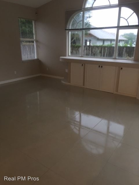 Foto del edificio - 22309 Peachland Blvd