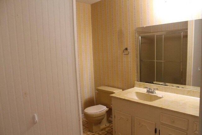 Building Photo - 156 Wildwood Dr