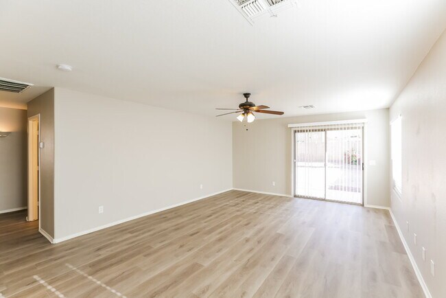 Foto del edificio - 8156 W Hammond Ln
