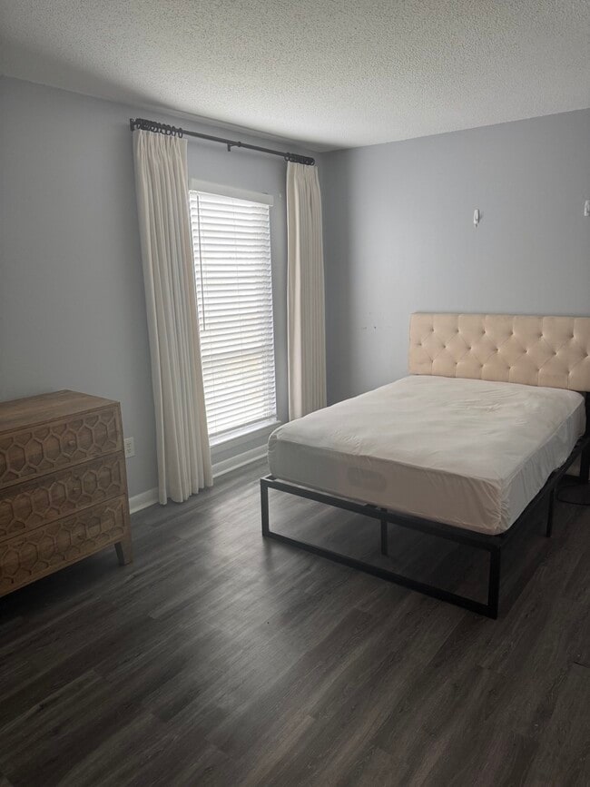 master bedroom with walk in closet - 3983 N Quail Ln