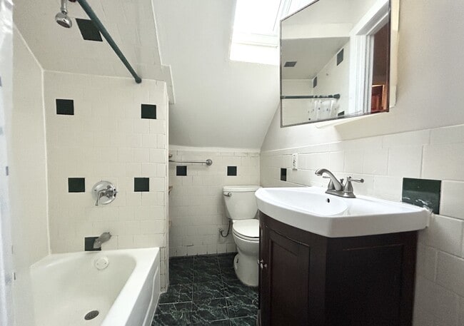Building Photo - 22 Humphreys St