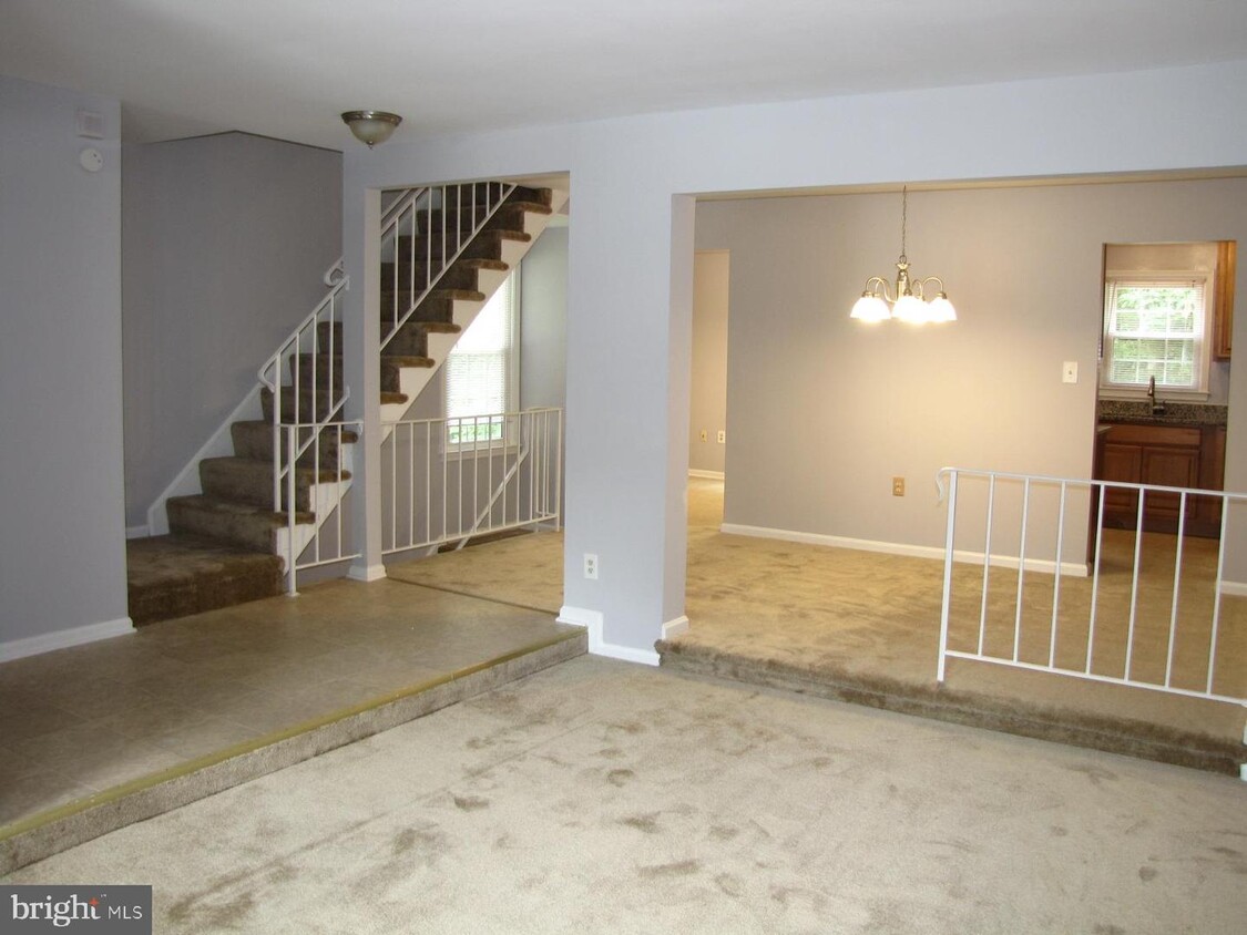 Primary Photo - 7921 Forest Path Way