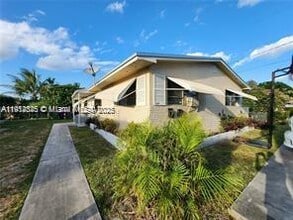 Building Photo - 224 SW 10th St