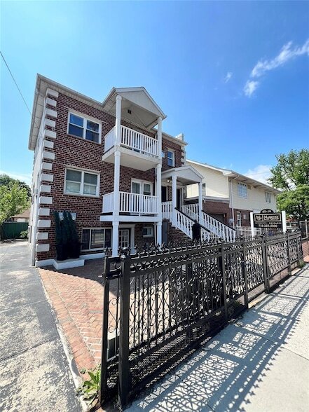 Building Photo - 25-10 94th St