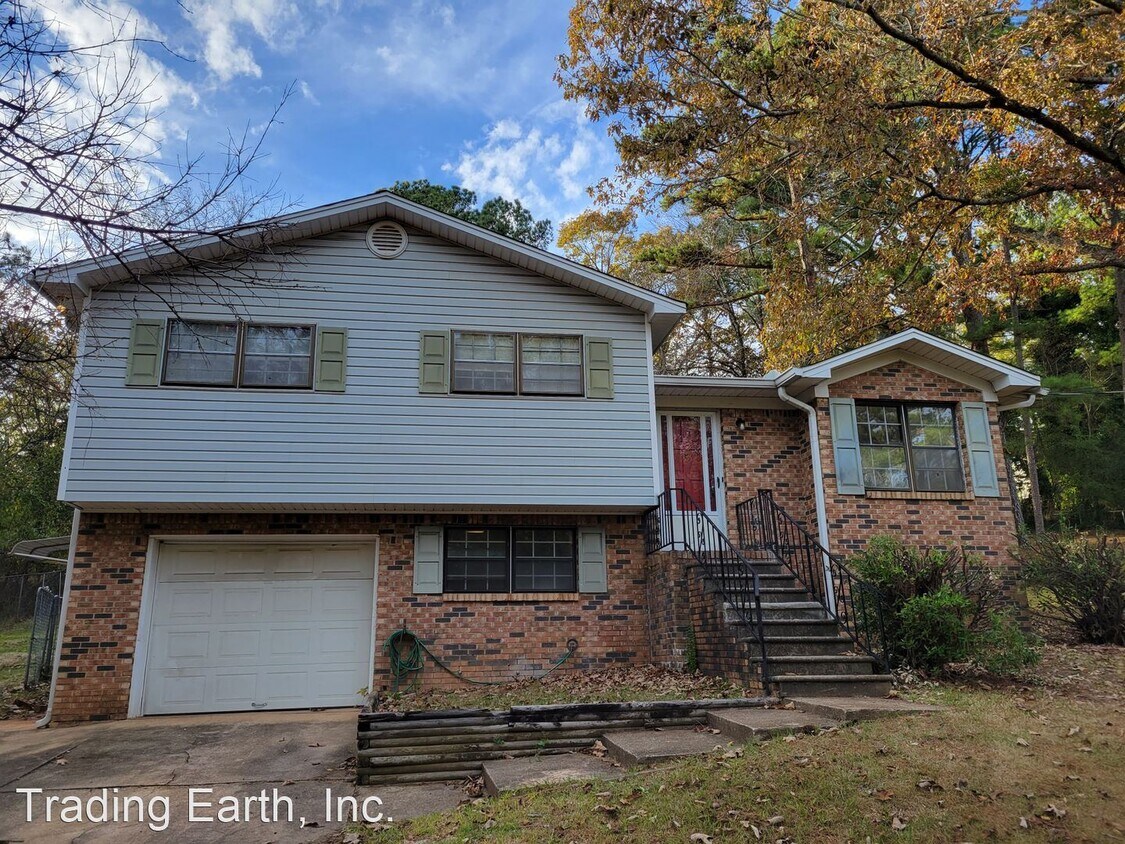 3 br, 1.5 bath House 5210 Baggett Drive House Rental in Pinson, AL