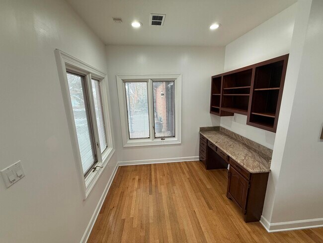 Foto del edificio - 765 Sweetbrier Rd