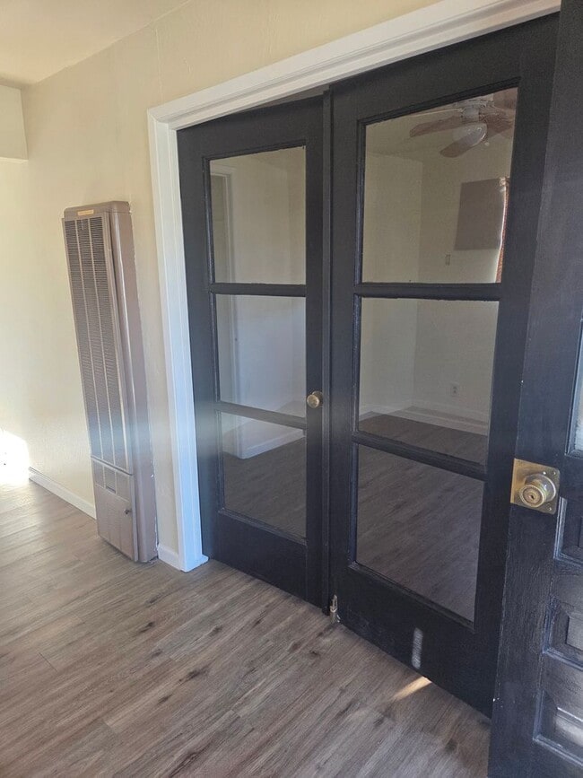 Building Photo - Charming little home in Town