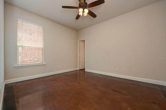 Building Photo - * MOVE IN SUMMER 7/08/2026 * 4 Bed 3 Bath,...