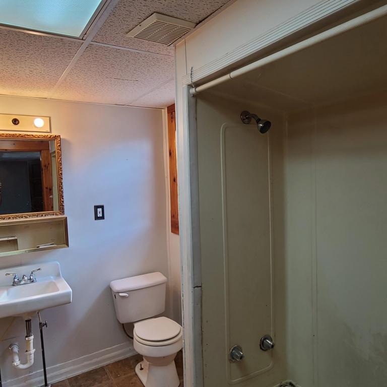 Primary Photo - 202 W Butler