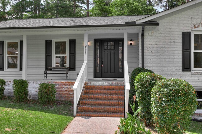 Building Photo - 2111 Huron Dr