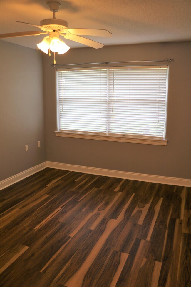 Foto del edificio - 6420 Old Harbor Ct