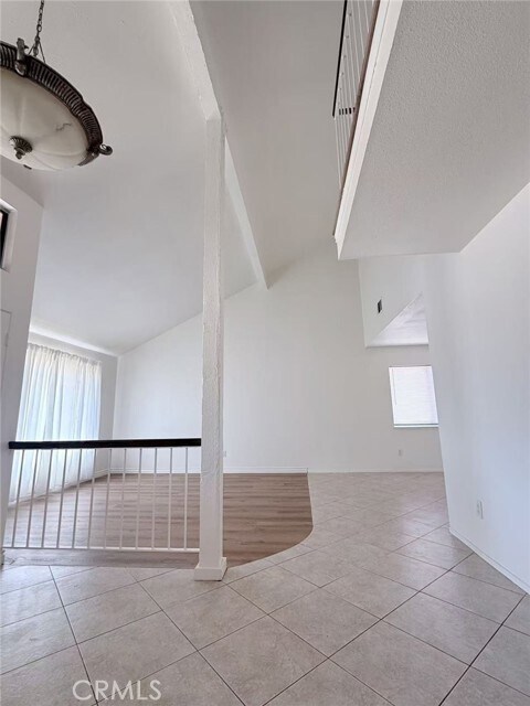 Foto del edificio - 1360 N Hacienda Dr