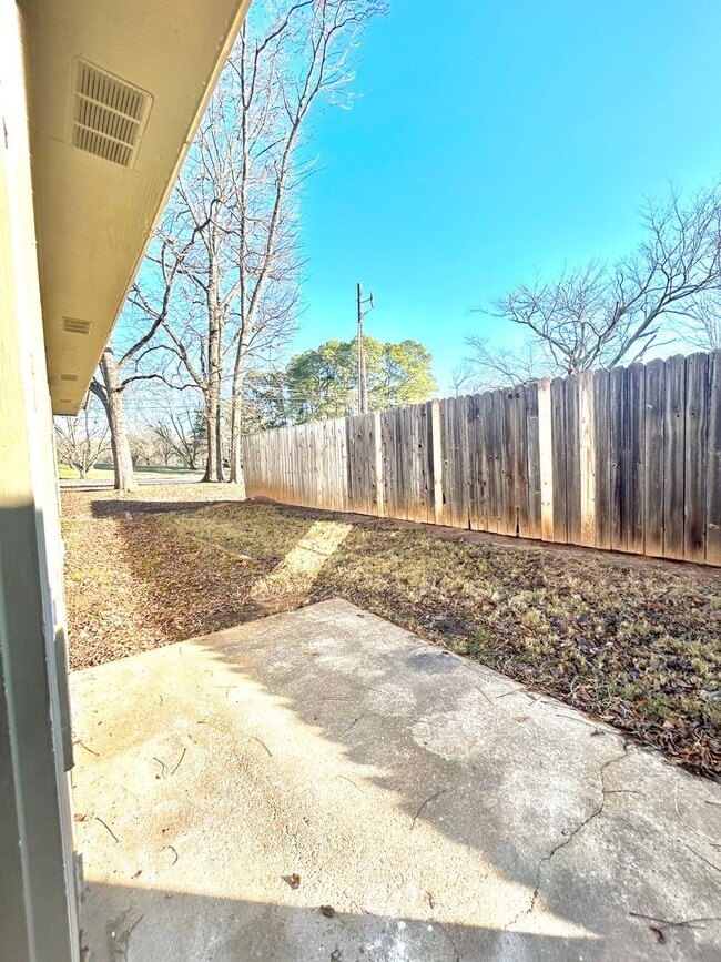 Building Photo - 2 Bedroom | 2 Bathroom Duplex Available Ja...