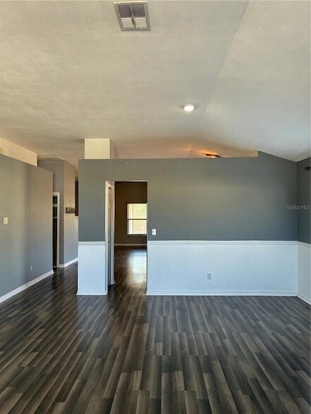 Building Photo - 5841 Dorham Pl