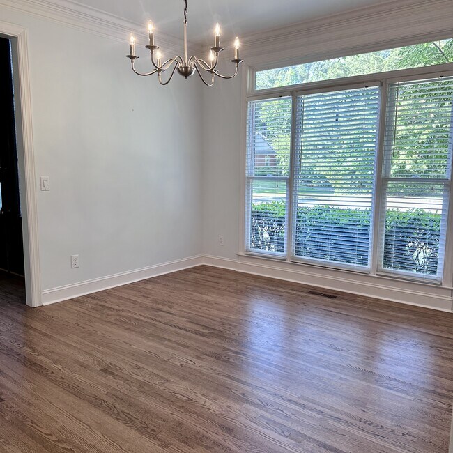 Building Photo - 5982 Valley Way