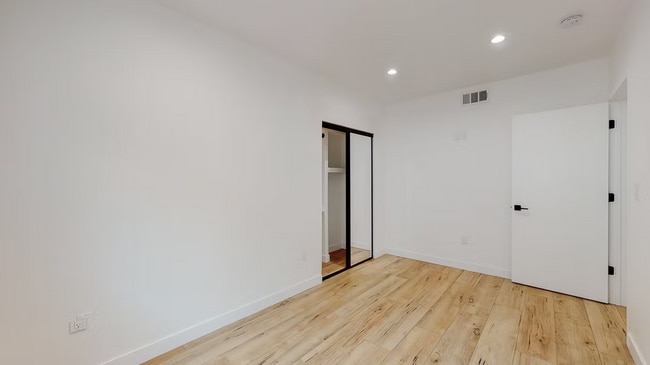 Foto del edificio - 6807 Gloria Ave