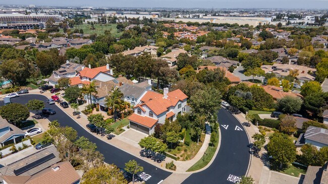 Building Photo - 2 Cambridge