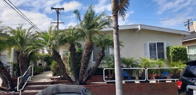 Building Photo - 109 E Dolphin Ave