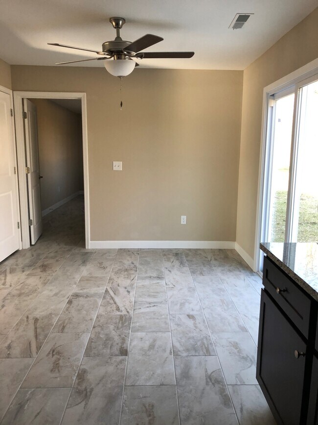 Foto del edificio - 1338 Village Circle Dr