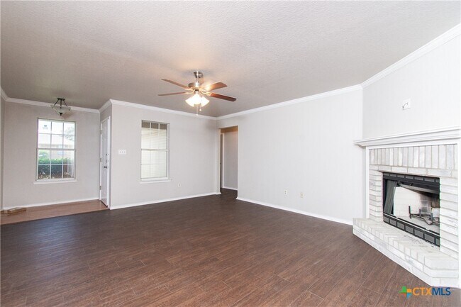 Foto del edificio - 3808 Split Oak Dr