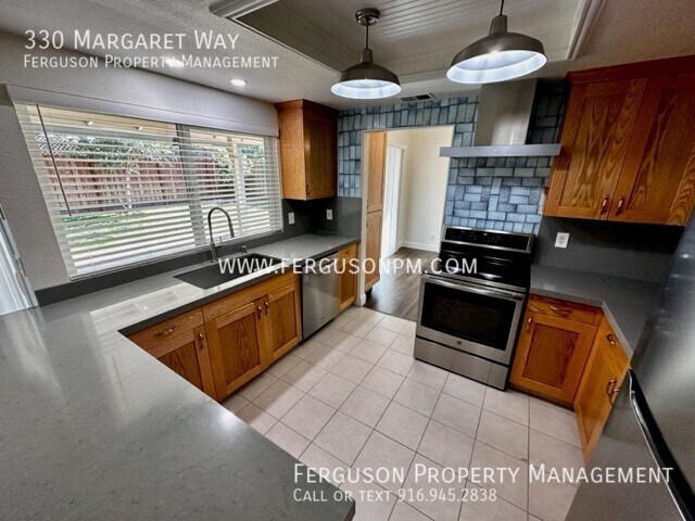 Foto del edificio - Three Bedroom Home in a Classic Roseville ...