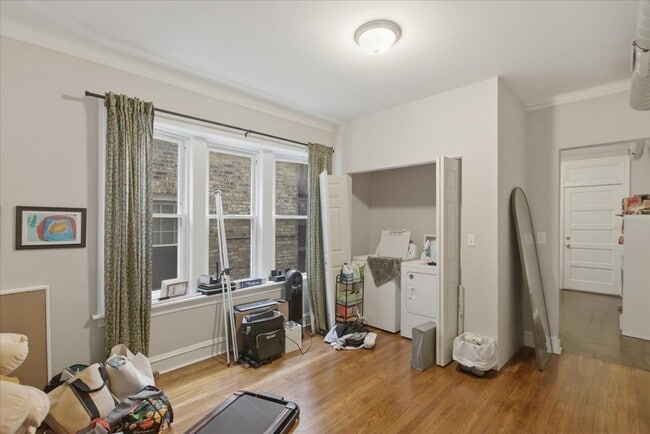 Foto del edificio - 1042 N Kedzie Ave