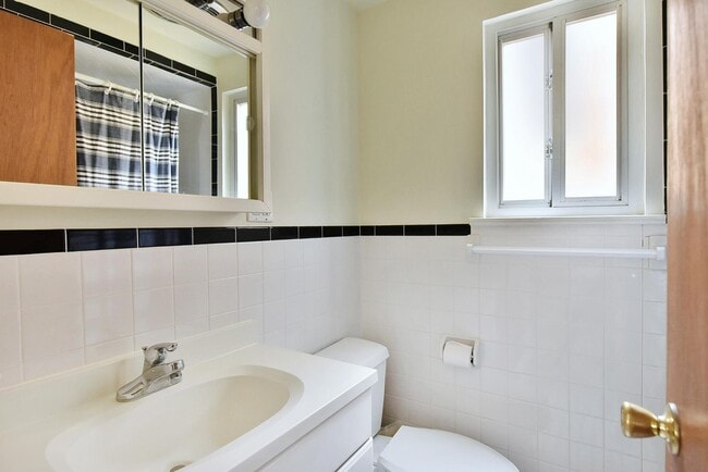 Building Photo - 712 Bergen St