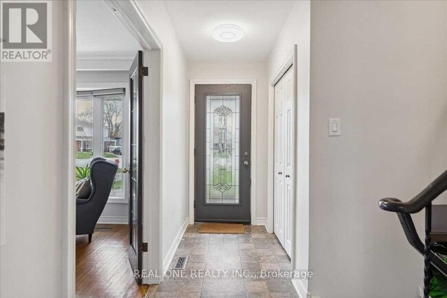 Building Photo - 346 Trafalgar Ct