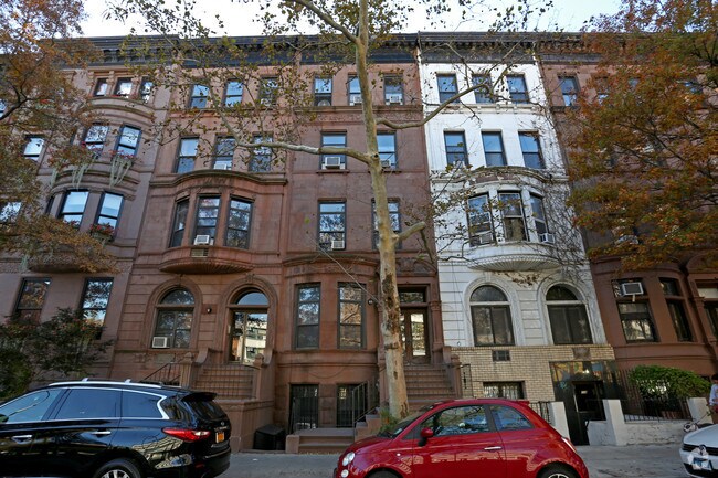 Building Photo - 112 W 76th St
