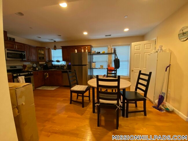 Foto del edificio - 207 Hillside St