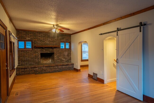 Foto del edificio - Move In Ready Home by Wesley Hospital!