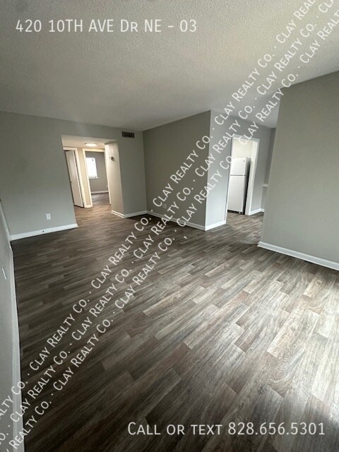 Foto principal - 420 10th Ave Dr NE