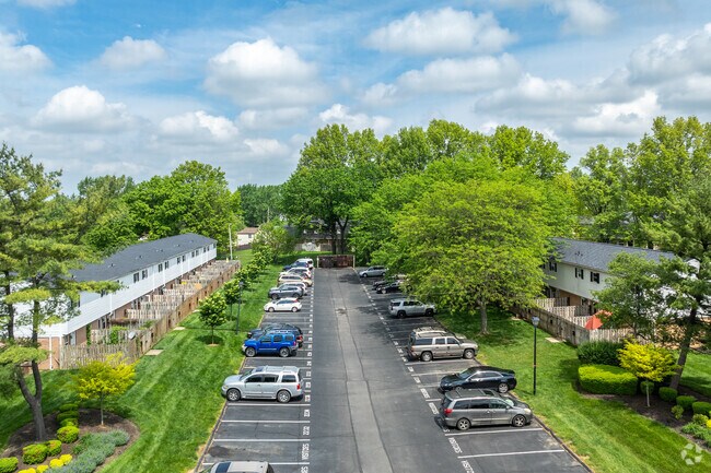 Building Photo - 2216 Laurelwood Dr