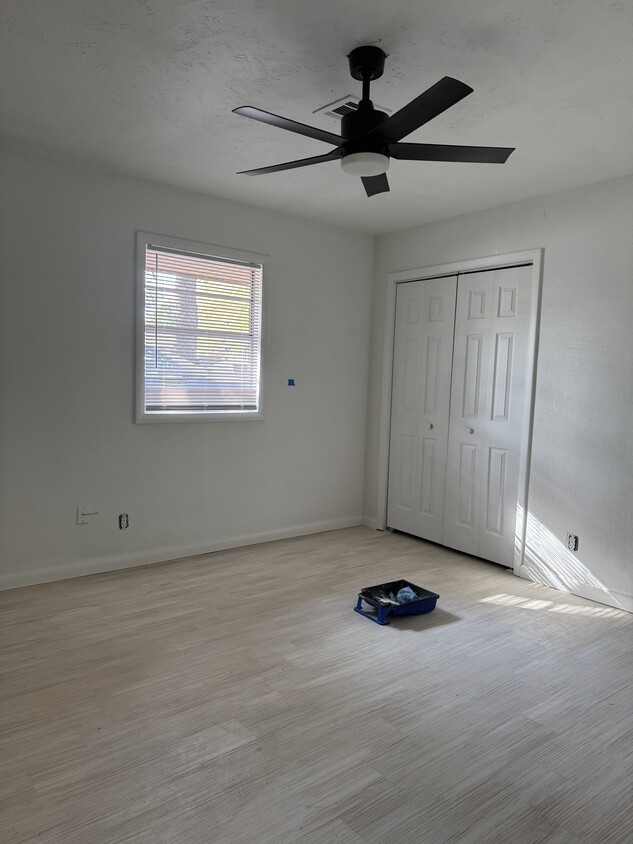 Building Photo - 801 N Dryden St